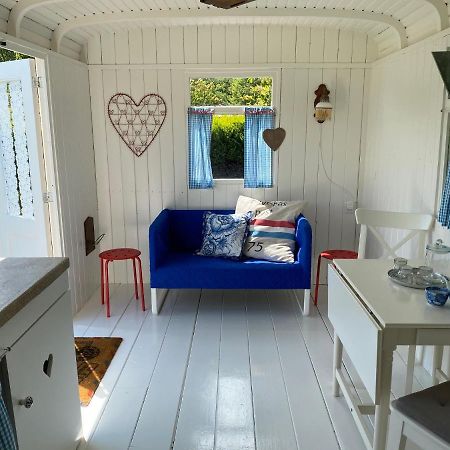 Hotel Little Blue House Oostvoorne Exterior foto